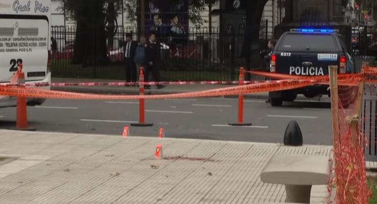 В Аргентине депутата ранили у здания парламента