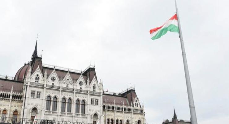 Венгрия не должна втягивать НАТО в спор с Украиной - США