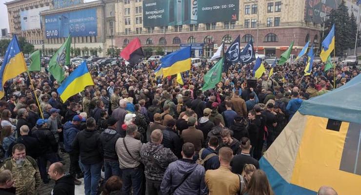 В спорной палатке в Харькове обустроят приемную