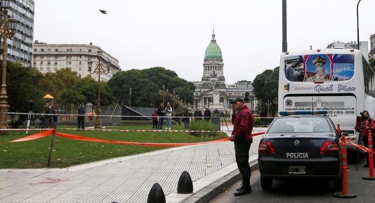 В Аргентине скончался депутат, раненый у здания парламента