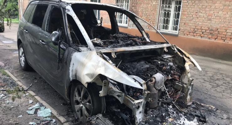В Киеве сожгли авто главреда одного из телеканалов