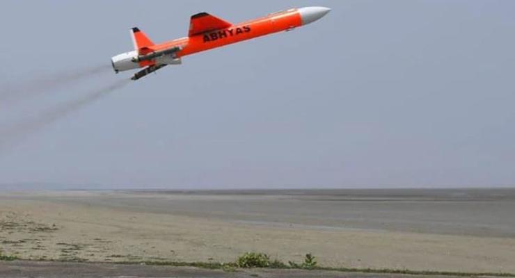 Индия испытала высокоскоростной самолет-мишень