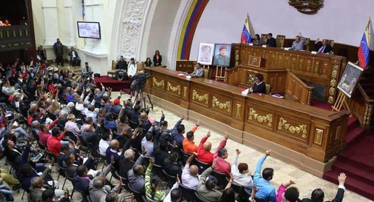 В Венесуэле пять депутатов парламента лишены неприкосновенности