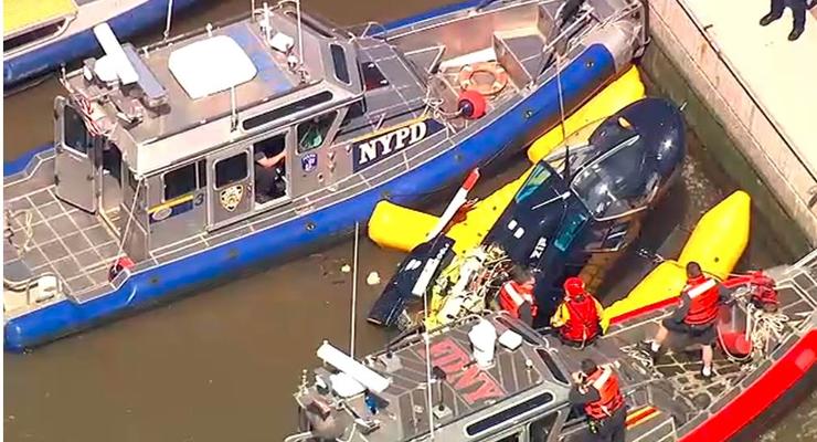 Вертолет упал в Нью-Йорке