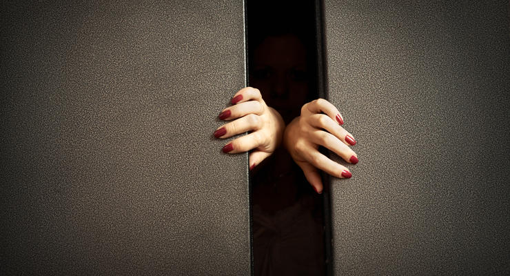 В Харькове девушку жестоко изнасиловали в лифте