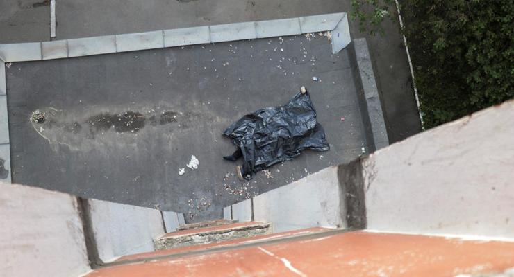 В Киеве школьник выпал с 16 этажа и погиб