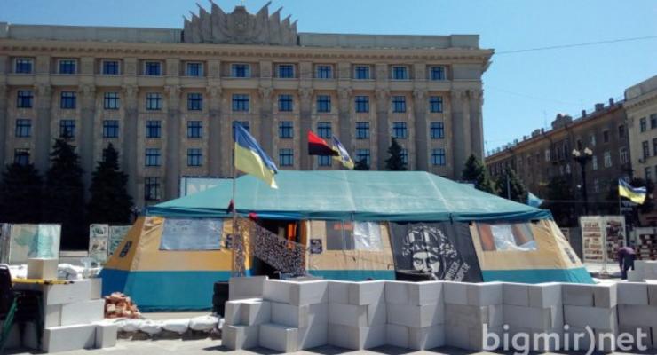В Харькове утром неизвестные подожгли палатку "Все для перемоги"