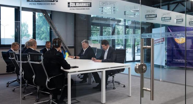 Из АП в прозрачный офис: Порошенко переехал на новое место работы