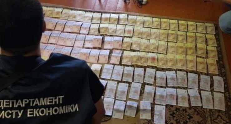 Руководство и инспекторов КПВВ "Новотроицкое" поймали на взятках