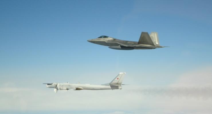 ВВС США перехватили шесть российских военных самолетов возле Аляски