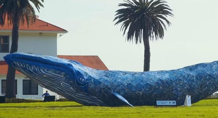 В США создали самого большого кита из пластика