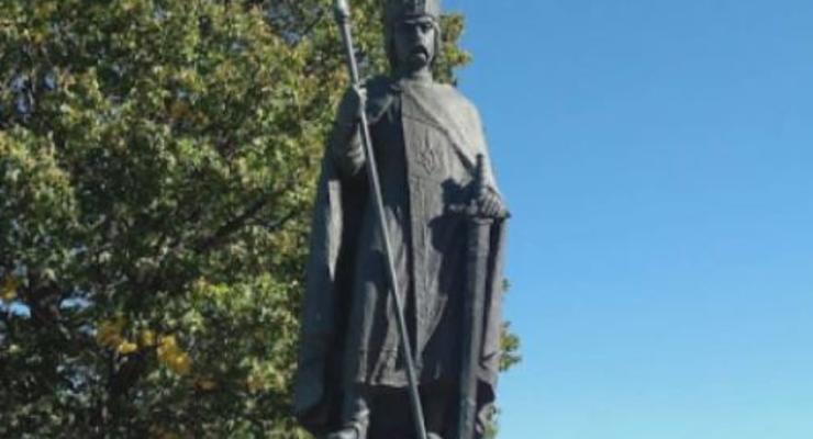 В Виннипеге обезглавили памятник Владимиру Великому