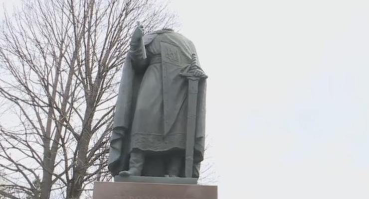 В Канаде обезглавили памятник Владимиру Великому