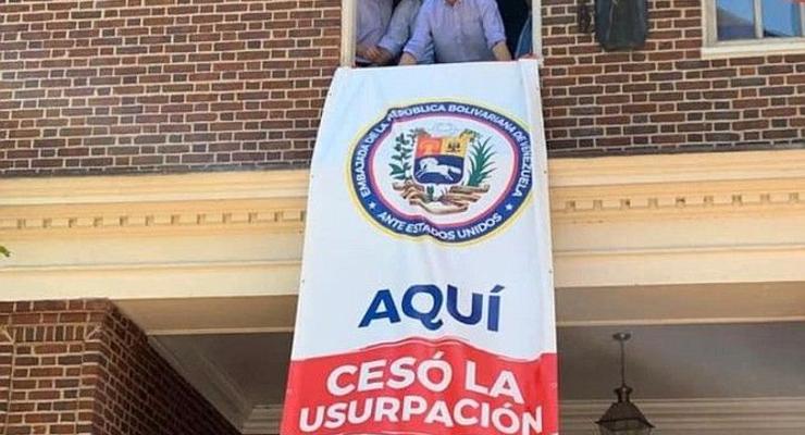 Оппозиция Венесуэлы заняла здание посольства страны в США