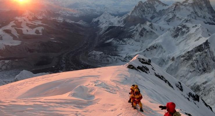 Десять человек погибли из-за очереди у вершины Эвереста