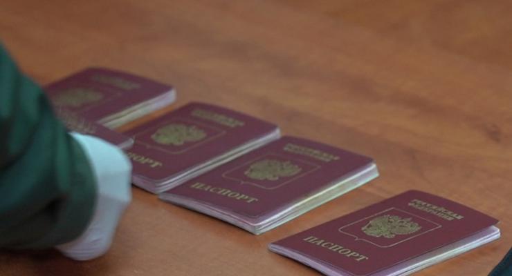 Паспорта РФ раздают на Донбассе принудительно - разведка