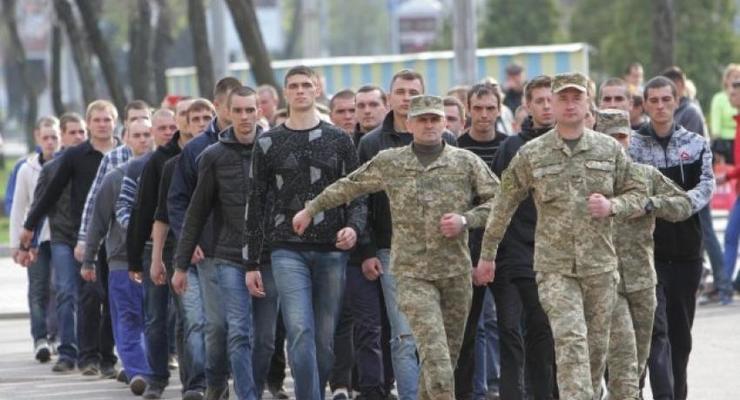 "Мешает потоп": На Закарпатье из-за паводка просят отсрочить призыв в армию