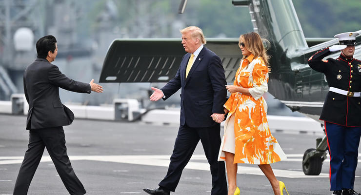 Трамп и Абэ посетили японский боевой корабль