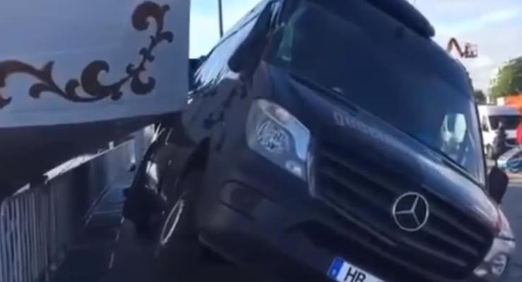 В Германии парусник разбил микроавтобус