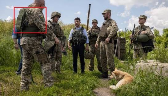 Надел бронежилет задом наперед: глава Генштаба оконфузился на передовой - СМИ