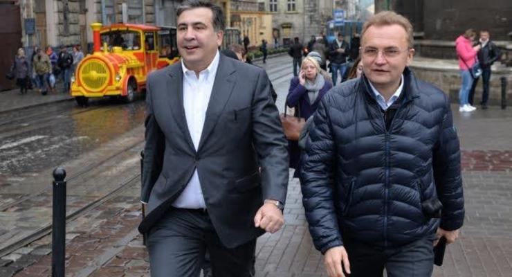Садовой просит Зеленского вернуть украинское гражданство Саакашвили
