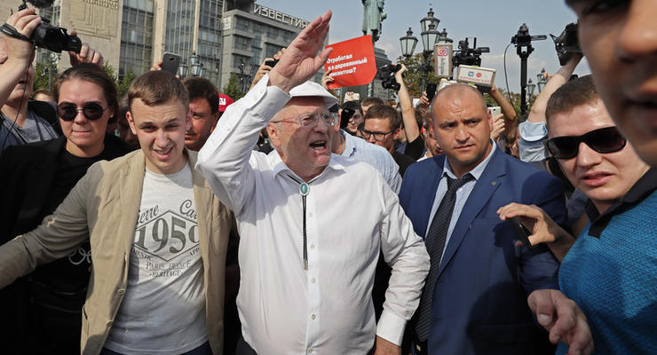 В Киеве не смогли начать суд над Жириновским, судьи взяли самоотвод