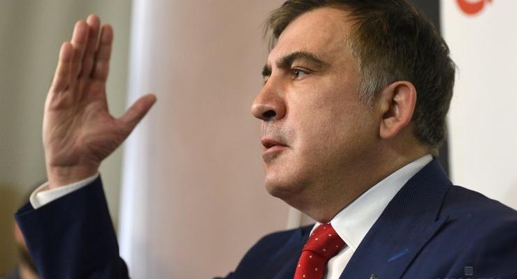 Зеленский начал раздавать гражданство и вернул его Саакашвили