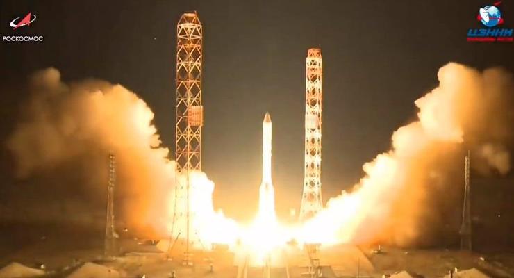 Россия запустила ракету Протон с самым мощным спутником связи