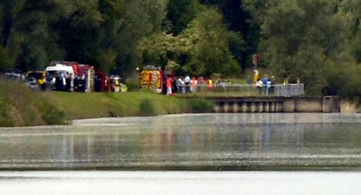 На реке Рейн перевернулась лодка с туристами: трое погибших