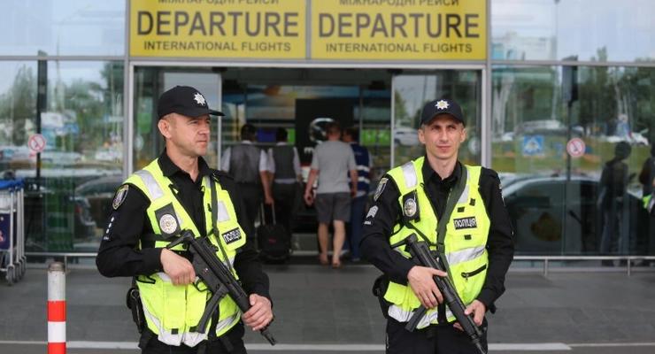 Полиции в аэропортах и на вокзалах раздали пистолеты-пулеметы МР-5
