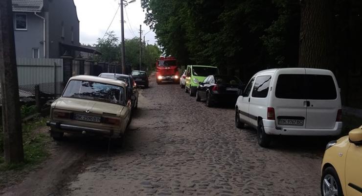 Под Ровно из-за "героев парковки" умерла женщина, пока ждала спасателей