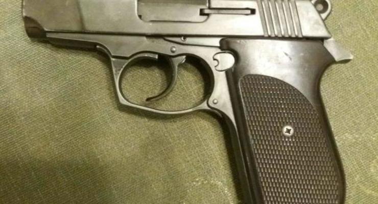 Под Днепром мальчик нашел пистолет и прострелил себе руку