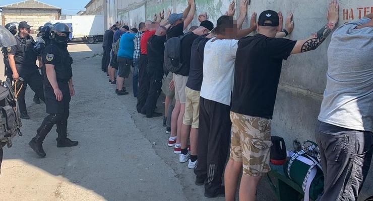 Под Одессой более 20 человек пытались захватить склад