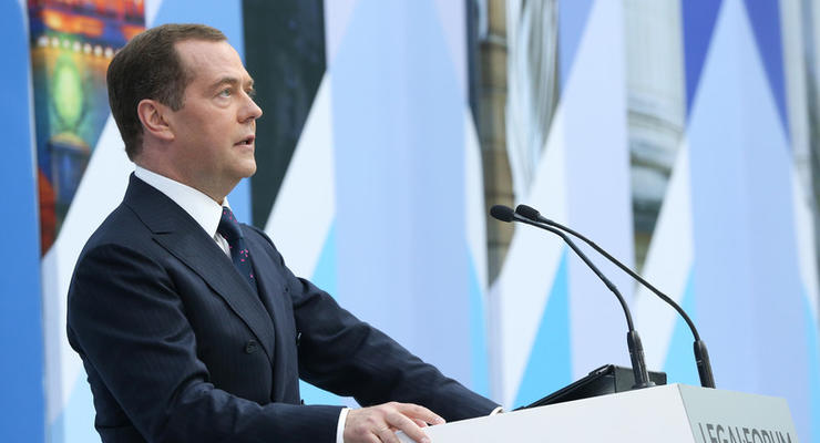 “Заявления Киева противоречивы”: Медведев не видит стремления Зеленского к миру с РФ