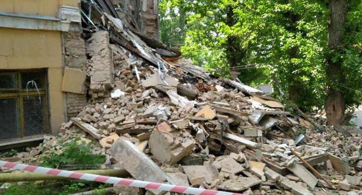 В Киеве рухнула часть здания колледжа