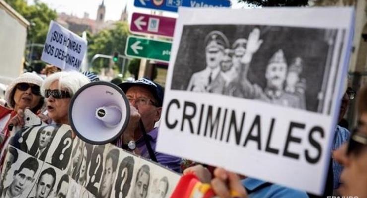 Испанский суд остановил эксгумацию останков диктатора Франко
