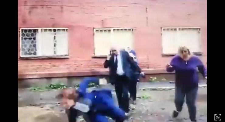“Карма существует”: Мэр Омска упала лицом в лужу во время осмотра улиц