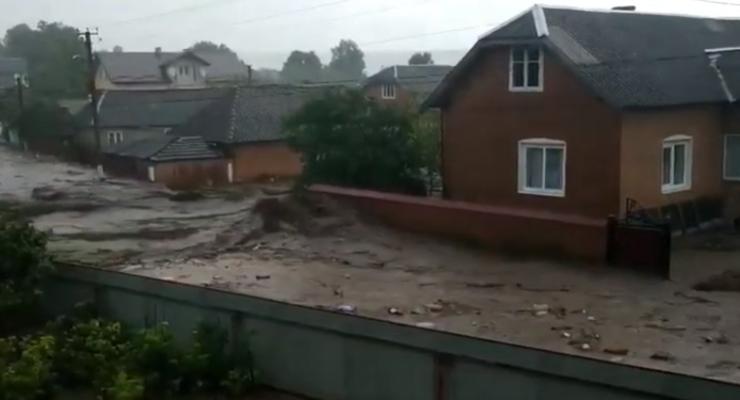 В Тернопольской области мощный паводок затопил село
