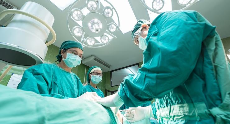 В Киеве из-за ложного минирования в Институте рака не состоялись 30% операций