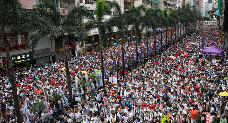 В Гонконге сотни тысяч протестовали против экстрадиции в Китай