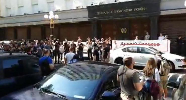 Под ГПУ митинг: активисты требуют осудить заказчиков убийства Гандзюк