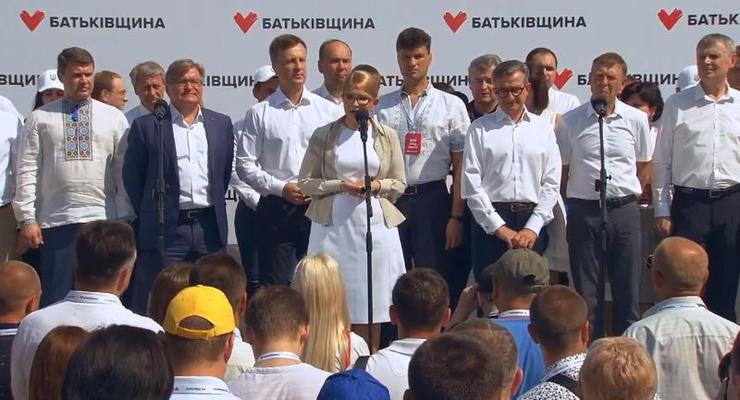 Тимошенко представила кандидатов в депутаты от "Батьківщини"
