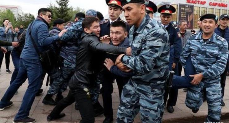 В Казахстане задержали 700 митингующих