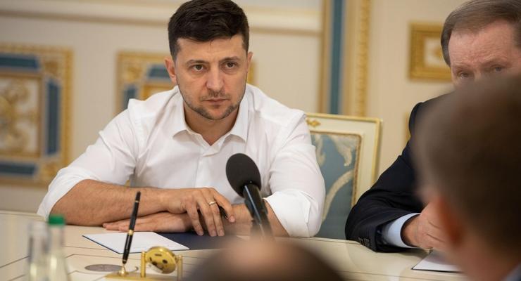У Зеленского заявили, что скопировали указ о роспуске ВР у Порошенко