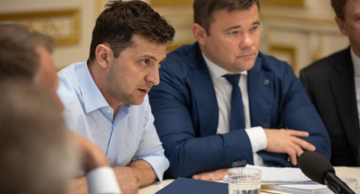 Зеленский исключил из международной делегации чиновника, заявляющего о люстрации Богдана