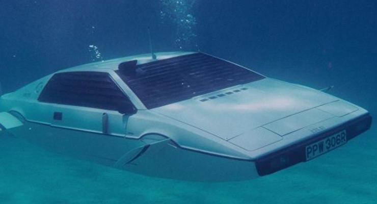 Илон Маск заявил о создании автомобиля-субмарины