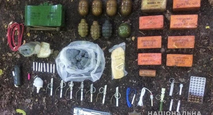 В Киеве на Лысой горе нашли боеприпасы и взрывчатку