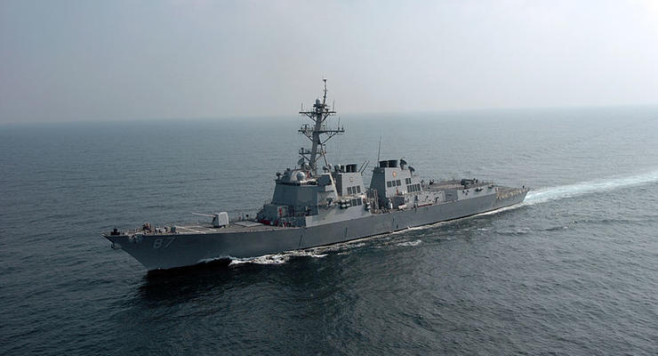 Атака в Оманском заливе: США направили эсминец