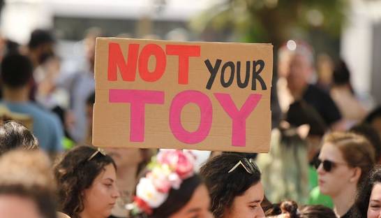 В Швейцарии женщины вышли на акцию за равенство