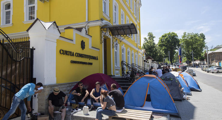 Украинцам не советуют гулять по центру Кишинева и участвовать в протестах